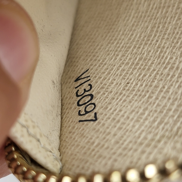 Louis Vuitton Damier Azur Zippy Long Wallet. Authentic.... - Picture 8 of 14